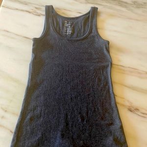 Gap ribbed tank